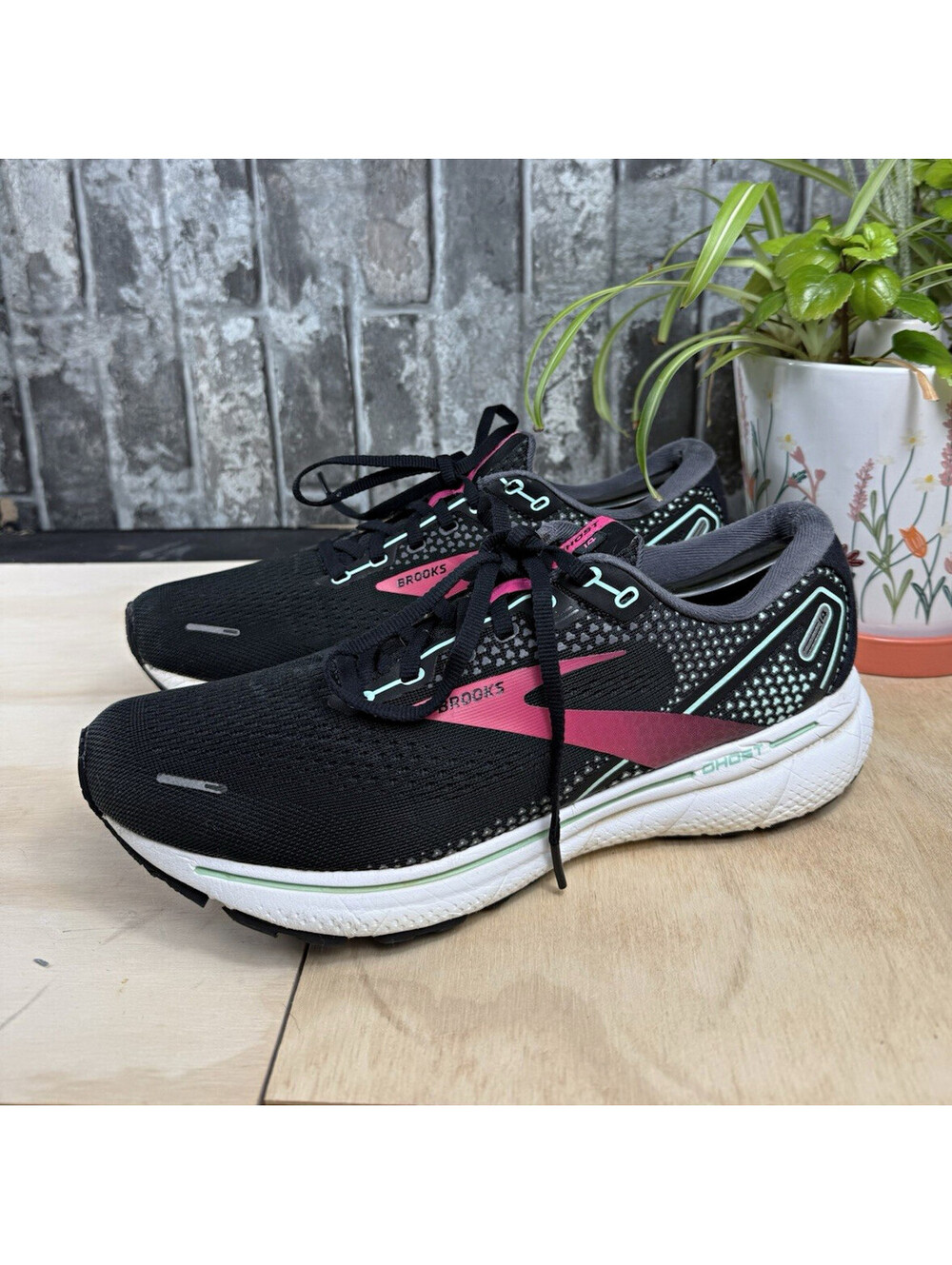 Brooks Ghost 14 Men's Black/Pink/White Low Top Lace-Up Sneaker US 11 EU 43